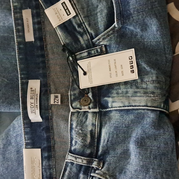 Judy Blue Acid Wash Destroyed Skinny Jeans - Picture 6 of 6